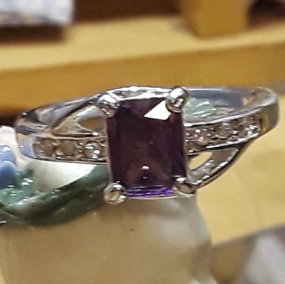 Sterling silv Amythest Ring - Picture 2 of 5